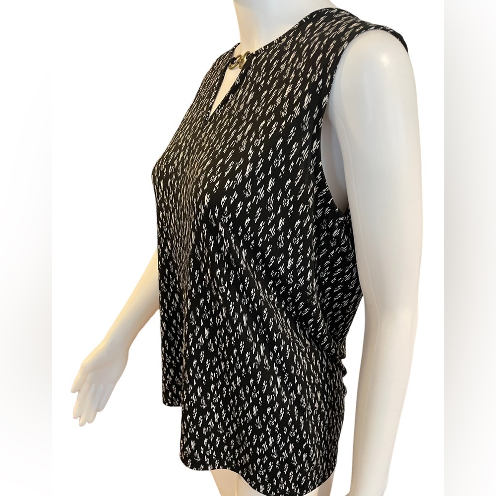 Jones New York Signature Black & White tank with brass/gold accessory in front. - Picture 6 of 8